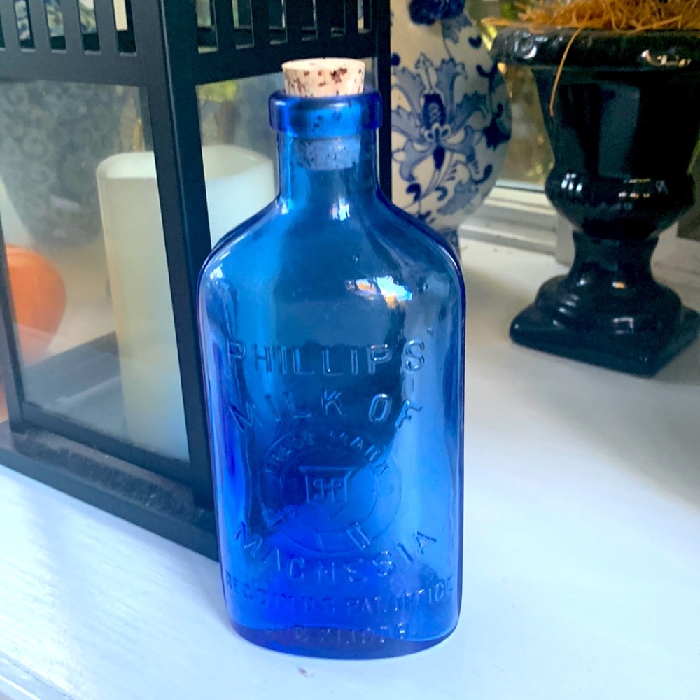 Vintage Phillips Milk of Magnesium glass bottle Aug 21, 1906 #49